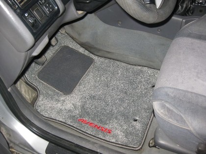 Ворсовые коврики на Toyota Avensis I 1997 - 2002 в Мытищах
