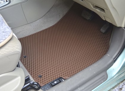 Коврики на Toyota Belta 2005 - 2012 в Мытищах