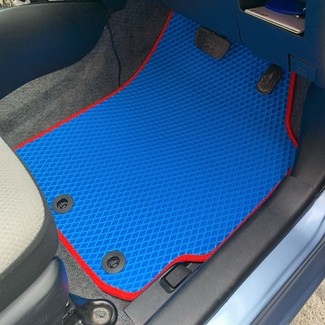 Коврики на Toyota Vitz III 2010 - 2020 в Мытищах