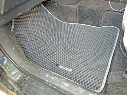 Коврики на Toyota Wish I 2003 - 2009 в Мытищах