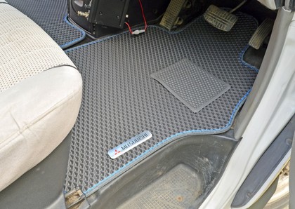 Коврики на Mitsubishi Delica 4 1994 - 2007 в Мытищах