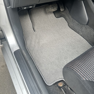 Ворсовые коврики на Nissan Tiida (C11) 2004 - 2014 в Мытищах