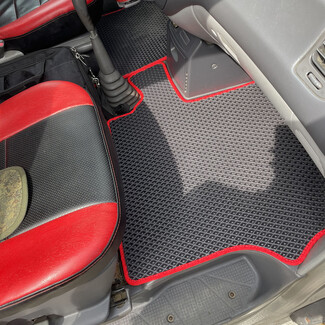 Коврики на Mitsubishi Space Gear 1994 - 2007 в Мытищах Коврики на Mitsubishi Space Gear 1994 - 2007 в Мытищах