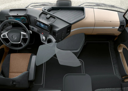 Ворсовые коврики на Mercedes Actros MP4 MP5 тягач GigaSpace 2011 - 2025 в Мытищах