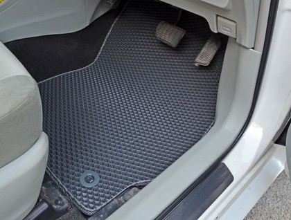 Ворсовые коврики на Toyota Prius Alpha 2011 - 2021 в Мытищах