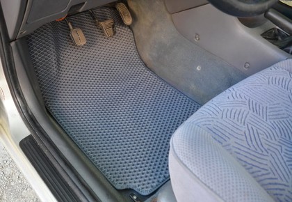Ворсовые коврики на Toyota Avensis I 1997 - 2002 в Мытищах