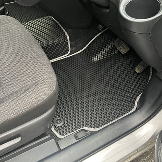 Ворсовые коврики на Toyota Sienta II 2015 - 2022 в Мытищах